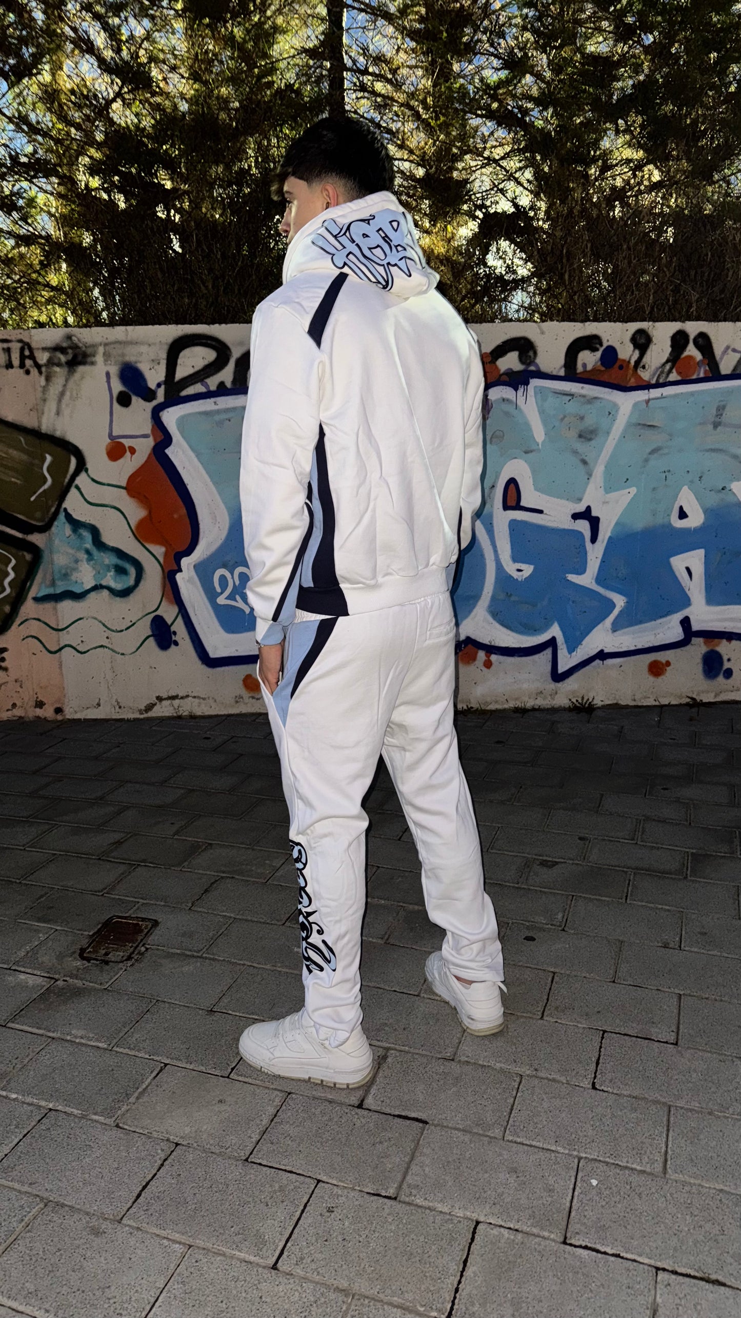 𝗪𝗜𝗡𝗧𝗘𝗥 𝗗𝗥𝗢𝗣 𝟬𝟬𝟭 𝗪𝗛𝗜𝗧𝗘