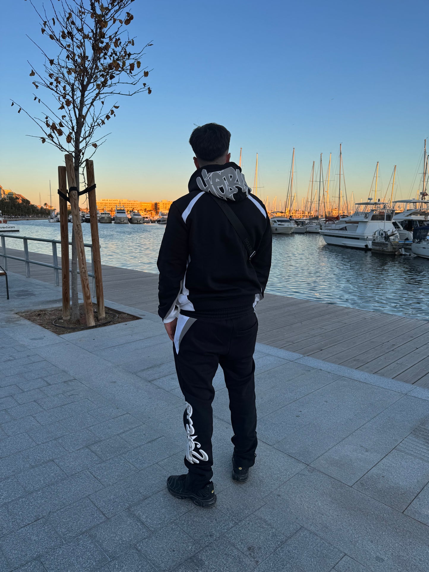 𝗪𝗜𝗡𝗧𝗘𝗥 𝗗𝗥𝗢𝗣 𝟬𝟬𝟭 𝗪𝗛𝗜𝗧𝗘